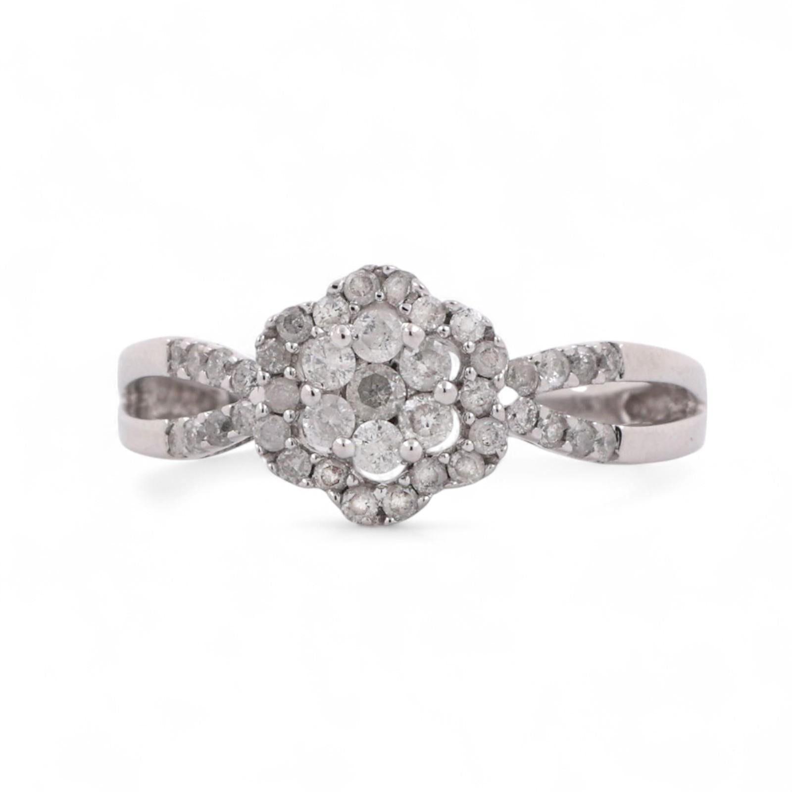 0.75 TW Cluster Diamond Halo Ring Flower 10K White Gold Size 7 Ladies Estate
