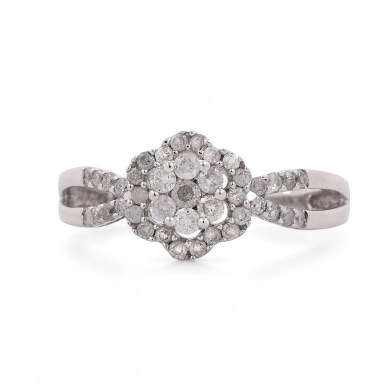 Cluster Halo Diamond Flower Ring 10K White Gold 0.75 TW Size 7 Ladies Estate