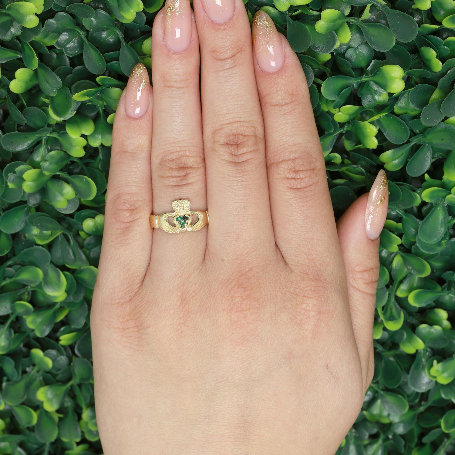 Claddagh Emerald Accented Ring 10K Yellow Gold 0.03 CTW Size 7 Vintage Estate