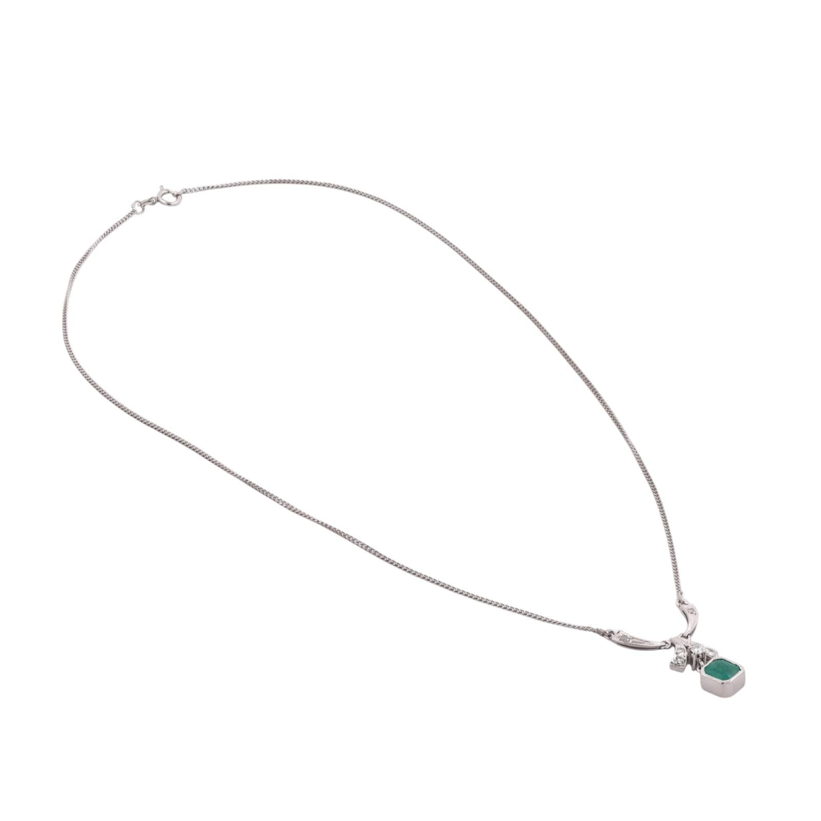 White Gold Emerald Diamond Art Deco Style Dangle Necklace Estate 0.95CTW