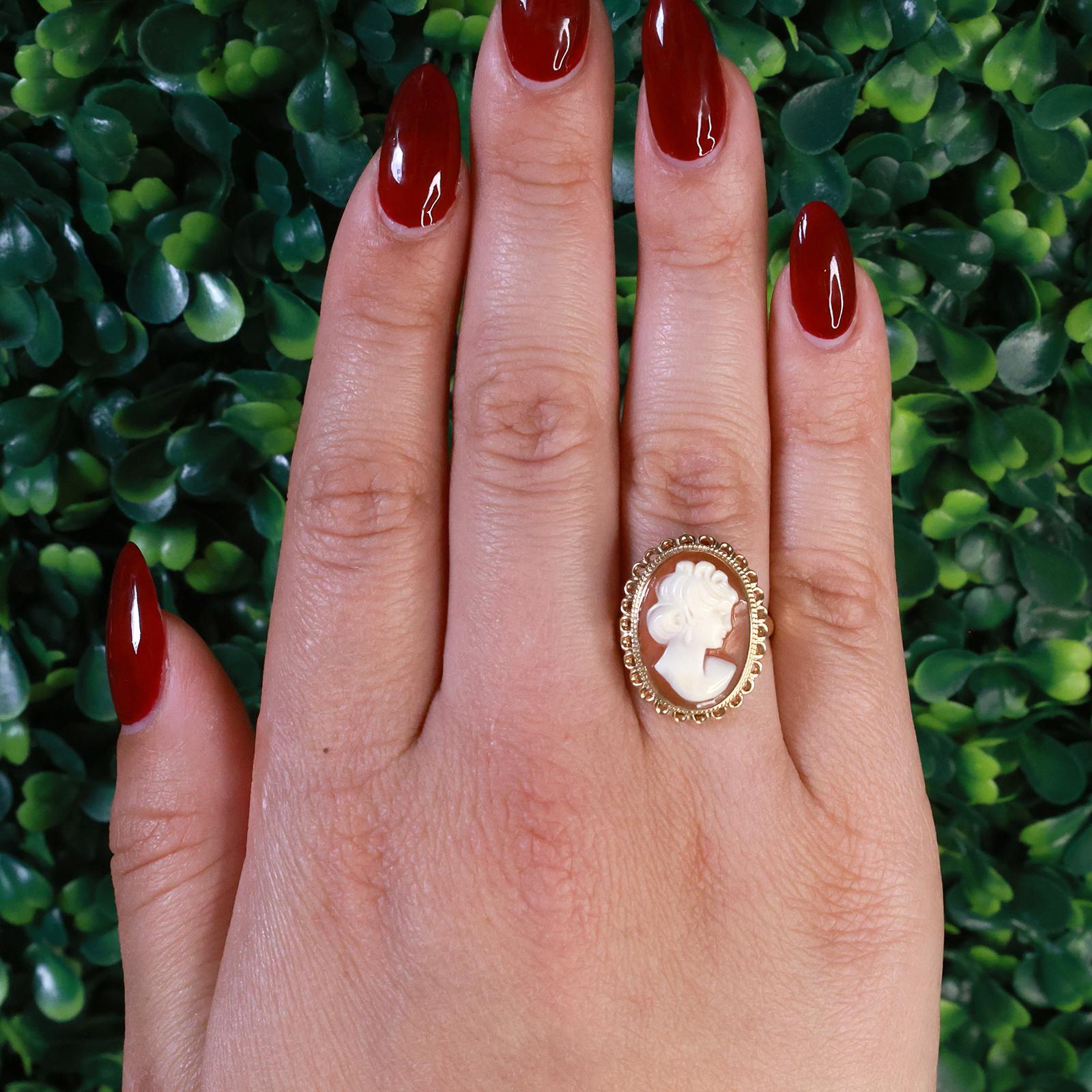 Ladies Vintage Cameo Ring 14K Yellow Gold Oval Bezel Set Cameo Size 7.75