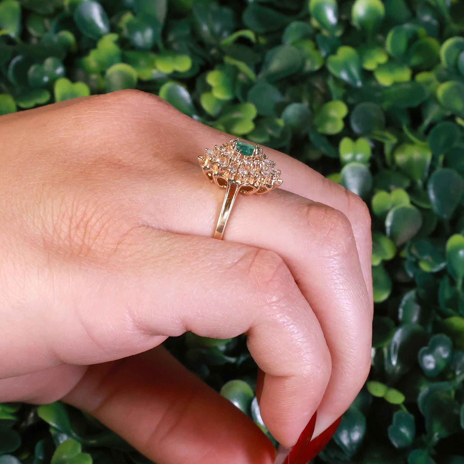 Emerald Diamond Floral Halo Ring 14K Yellow Gold 0.83 CTW Size 7.75 Ladies
