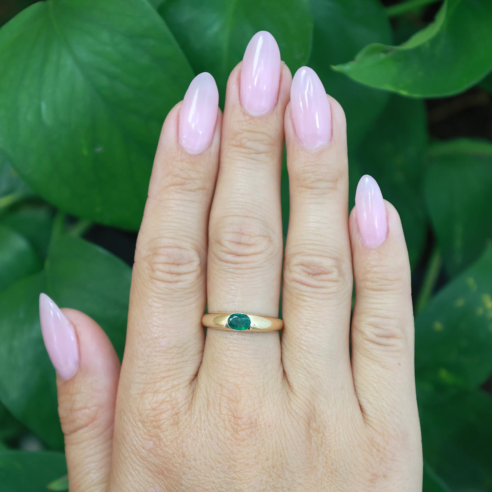 14K Yellow Gold 0.35CT Natural Emerald Oval Flush Set Dome Band Ring Size 7.5