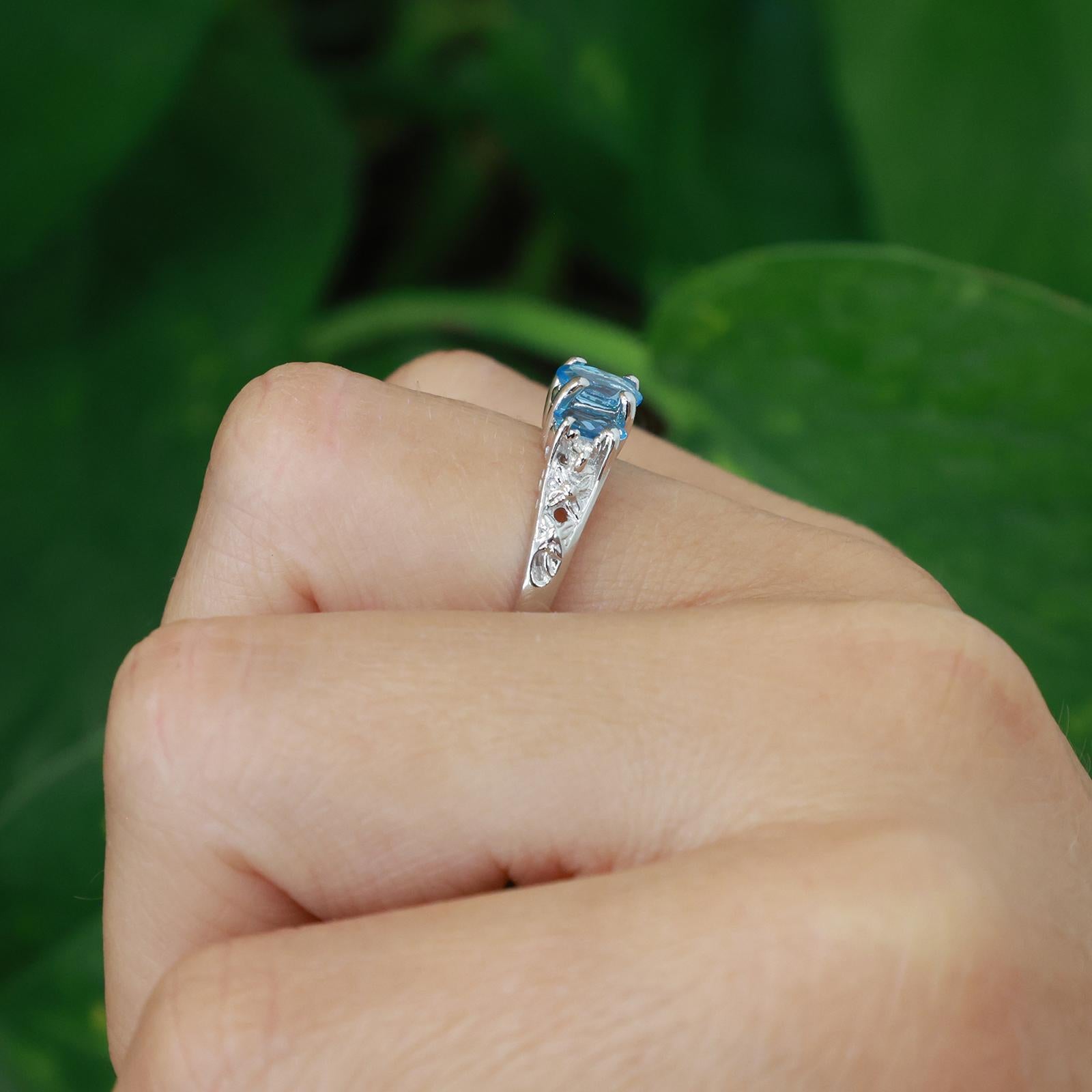 14K White Gold 3-Stone Blue Topaz Diamond Ring Oval Gemstones Size 6.5