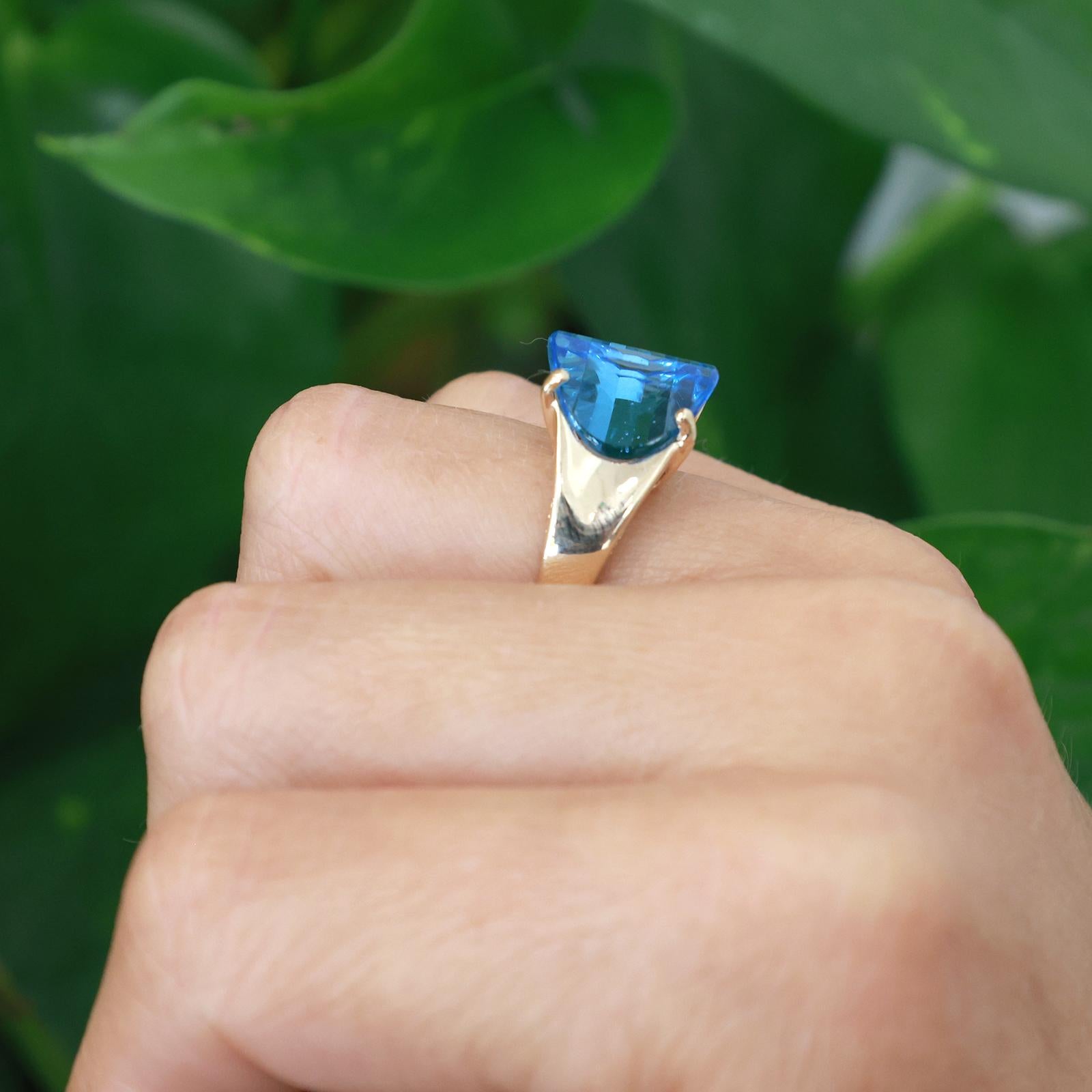 10K Yellow Gold 10CT Checkerboard Blue Topaz Statement Ring Size 6 Estate