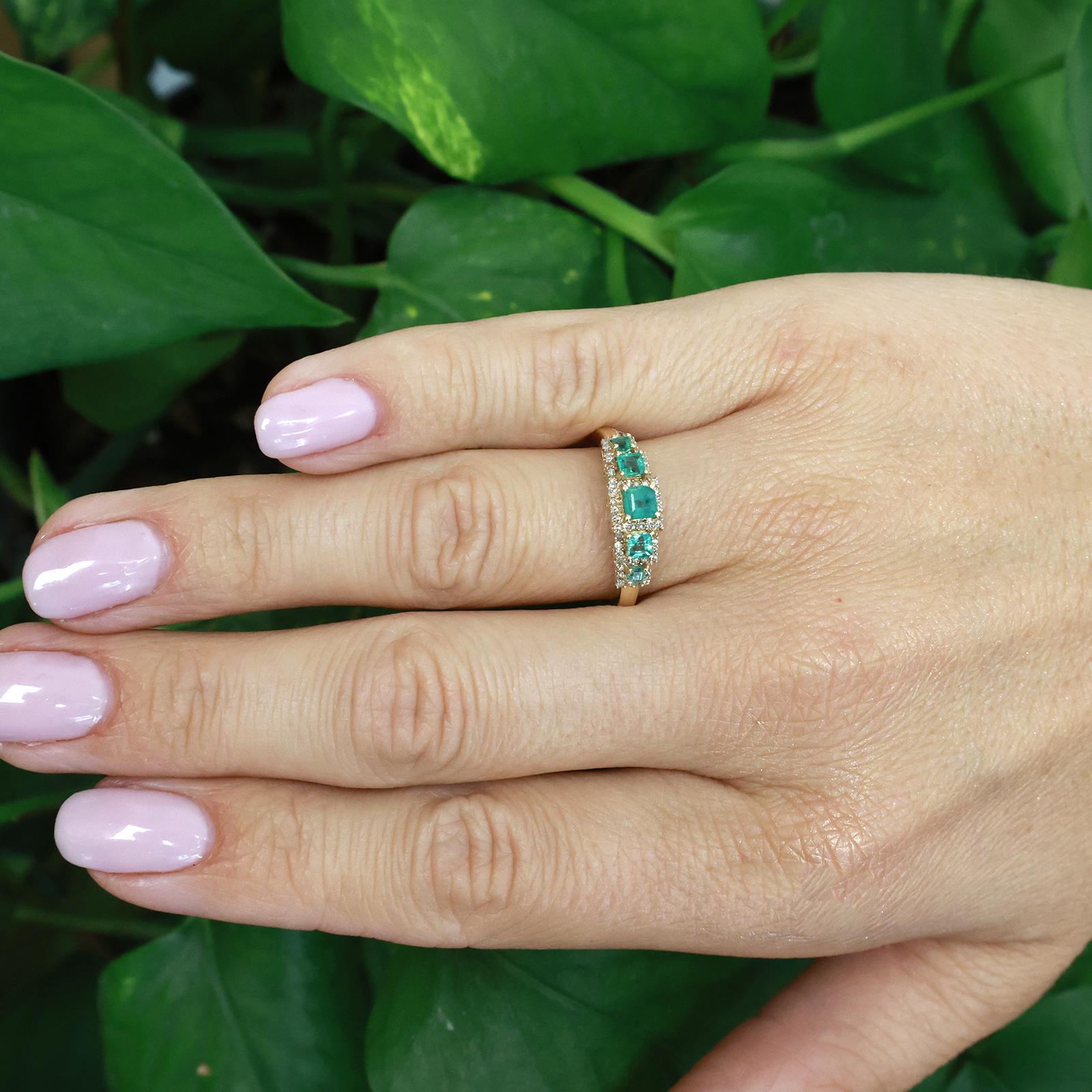 14K Yellow Gold 0.78CTW Princess Emerald Diamond Halo 5 Stone Ring Size 7.25