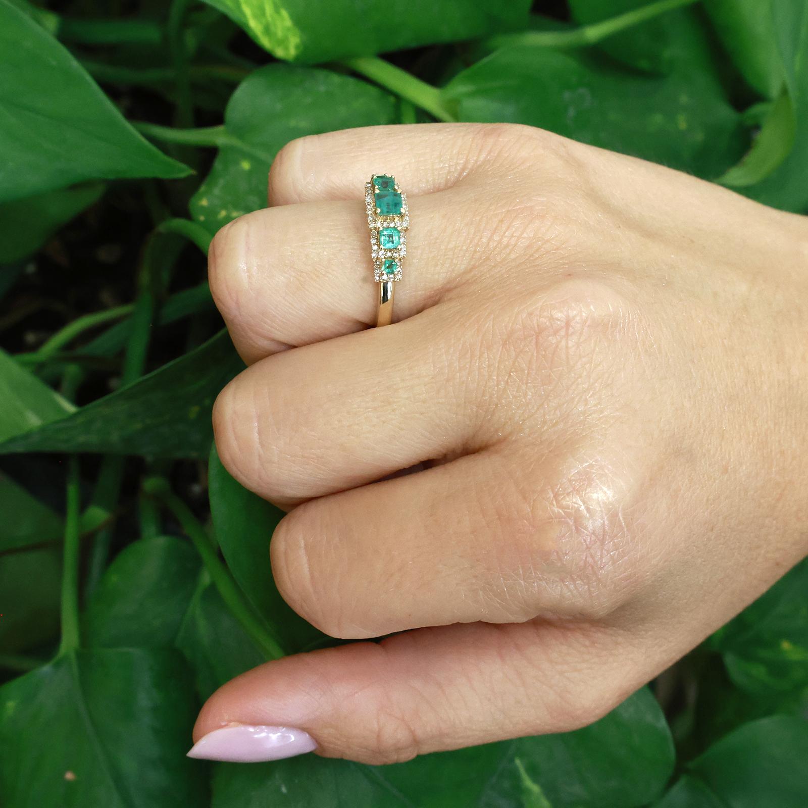 14K Yellow Gold 0.78CTW Princess Emerald Diamond Halo 5 Stone Ring Size 7.25