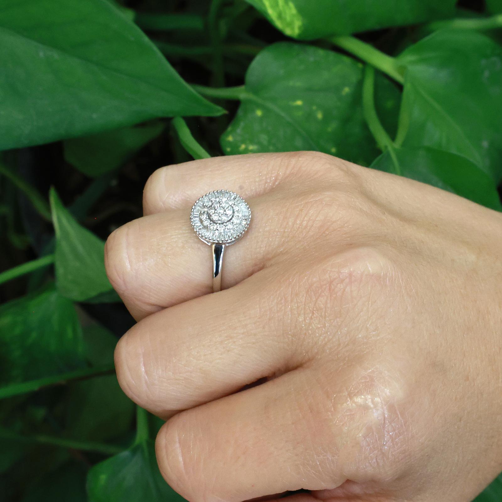 9K White Gold 0.70CTW Round and Baguette Diamond Double Halo Cluster Ring Sz 9