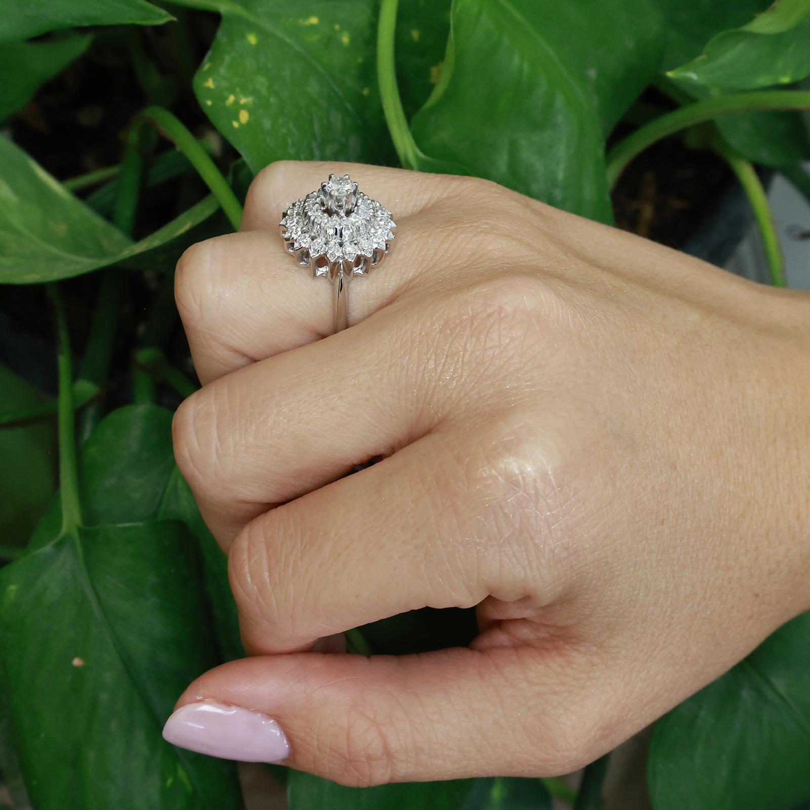 White Gold 0.91CTW Diamond Cluster Halo Ring 0.65CT Center Diamond Size 6.75