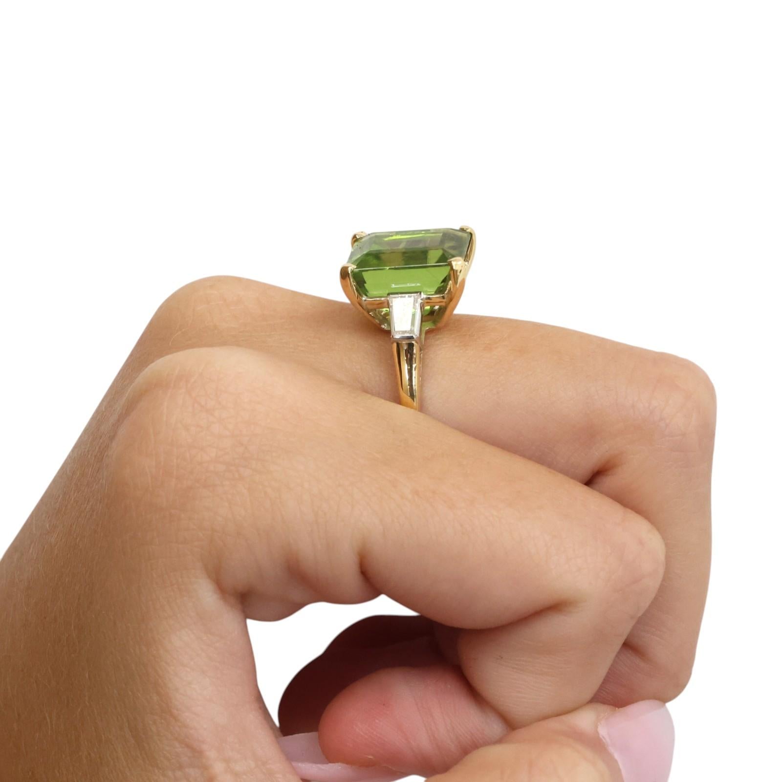 18K Gold Platinum 6.70CTW Emerald Cut Peridot Diamond Ring Estate Size 6