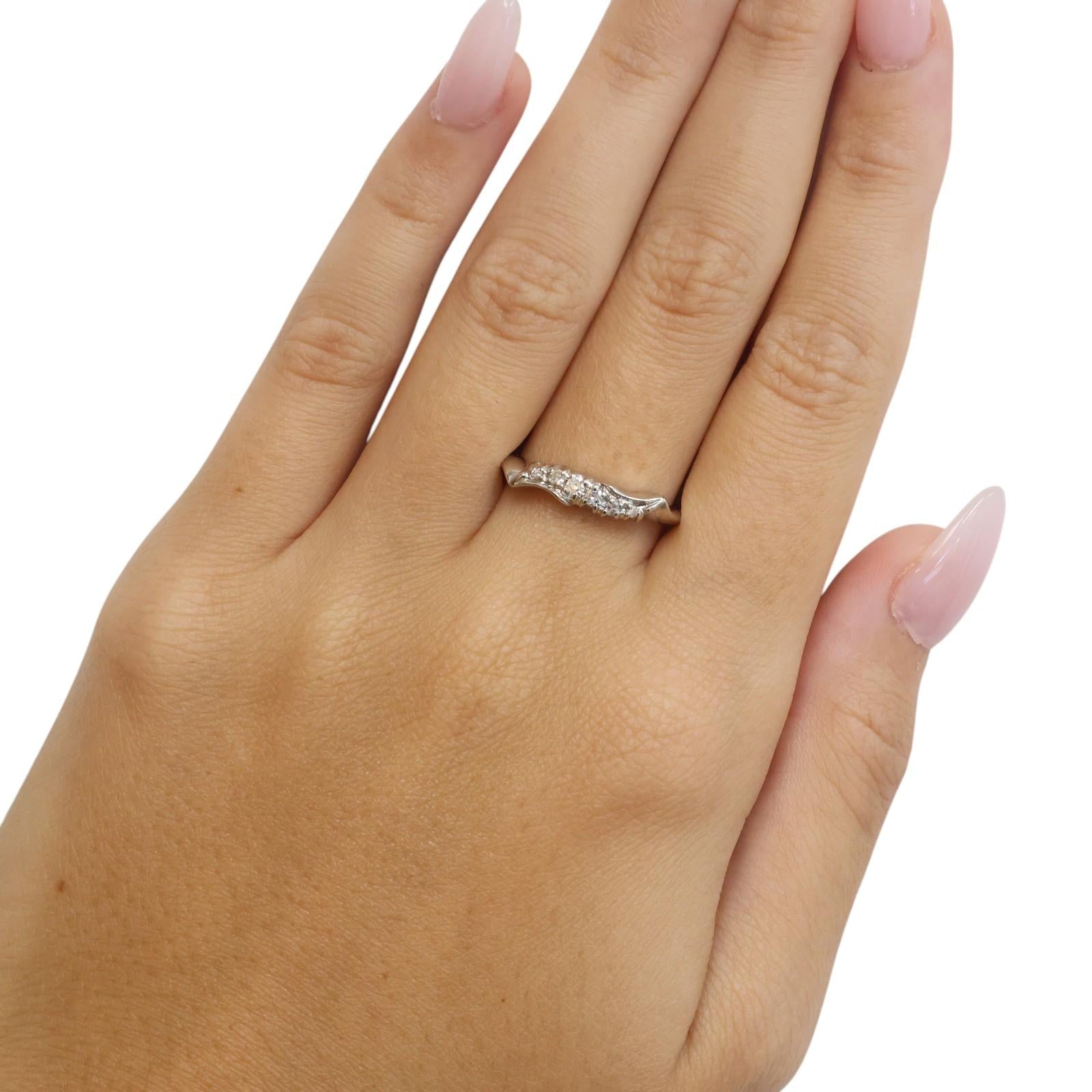 14K White Gold 0.12 CTW Natural Diamond Curved Contour Wedding Band Ring Sz 6.25