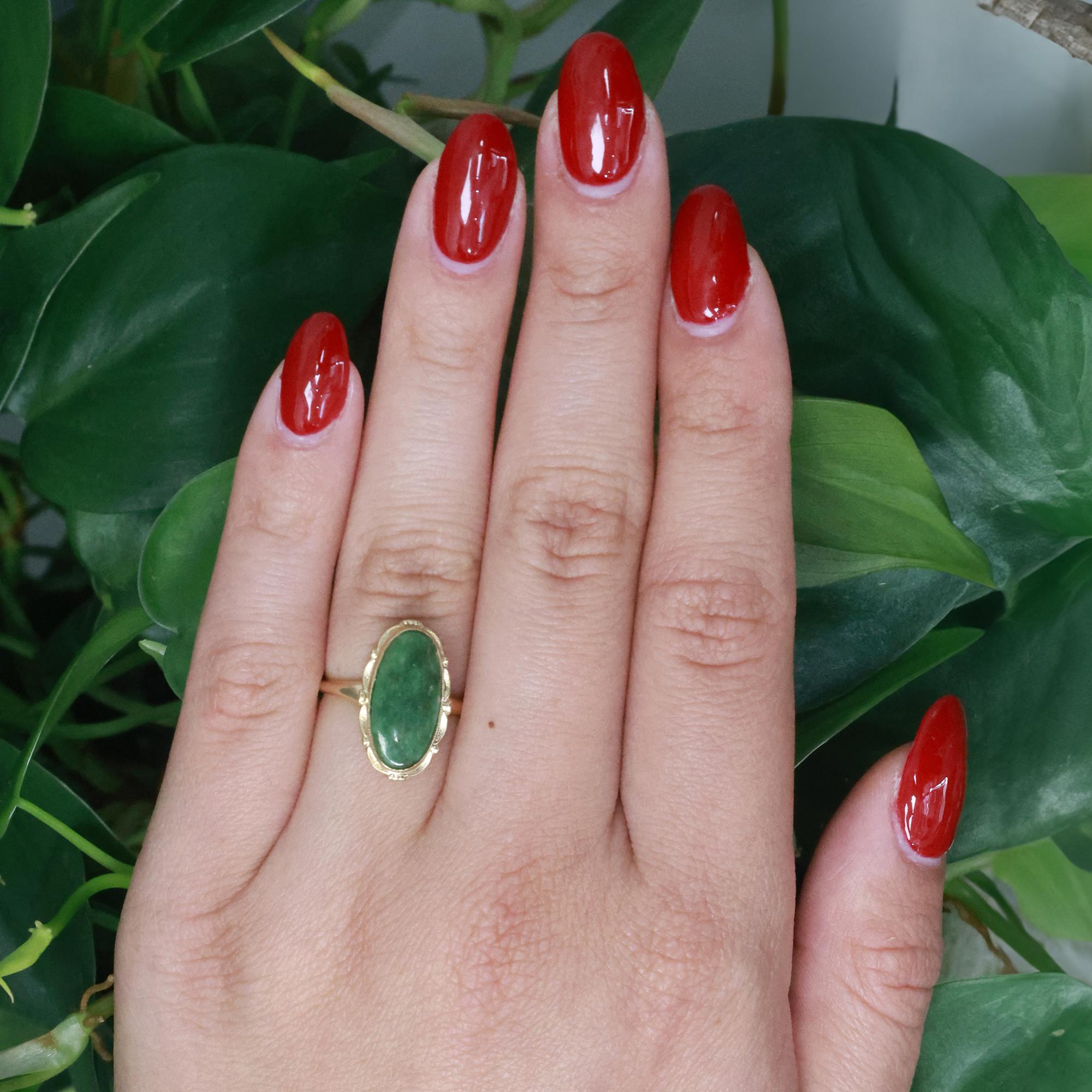Oval Jadeite Gemstone Solitaire Ring 10K Yellow Gold SZ 6 Vintage Ladies Estate