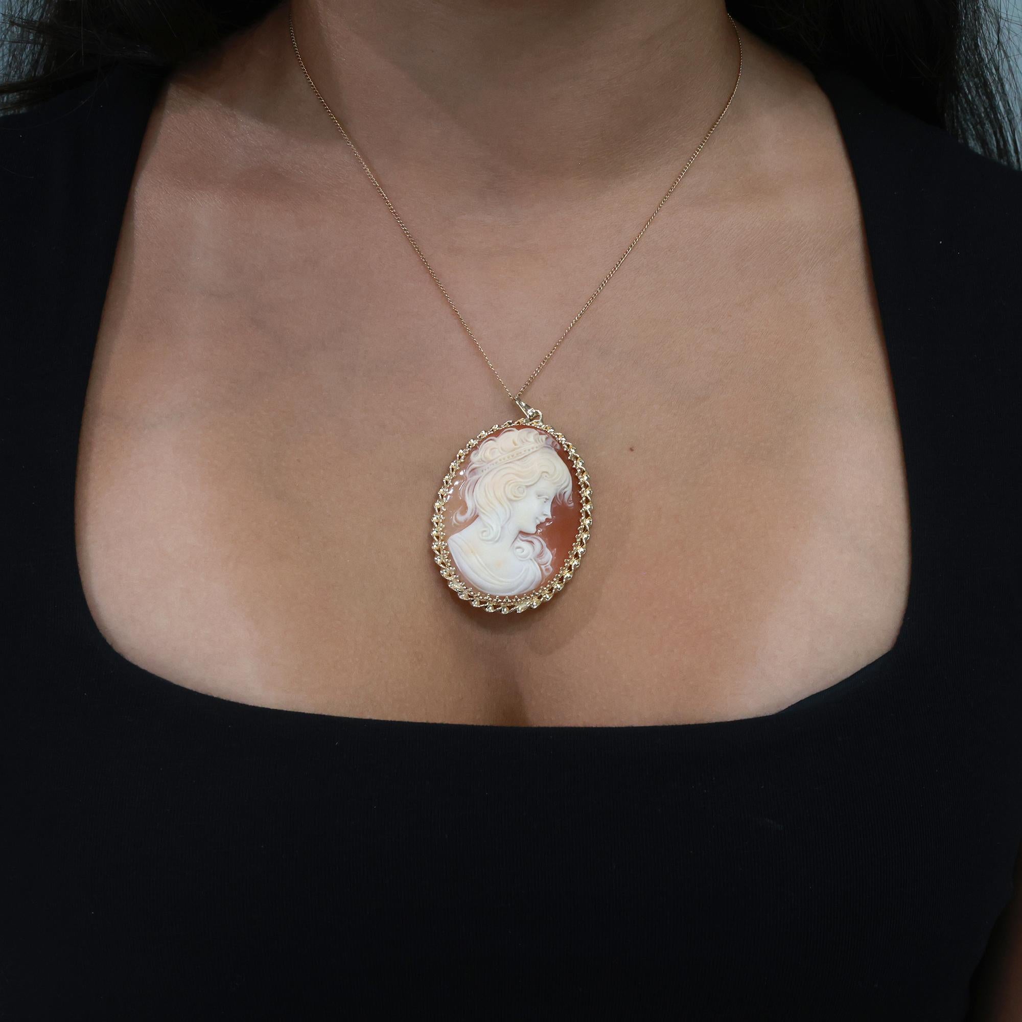 Cameo Pendant 14K Yellow Gold Twisted Frame Ladies Vintage Estate 2.30"