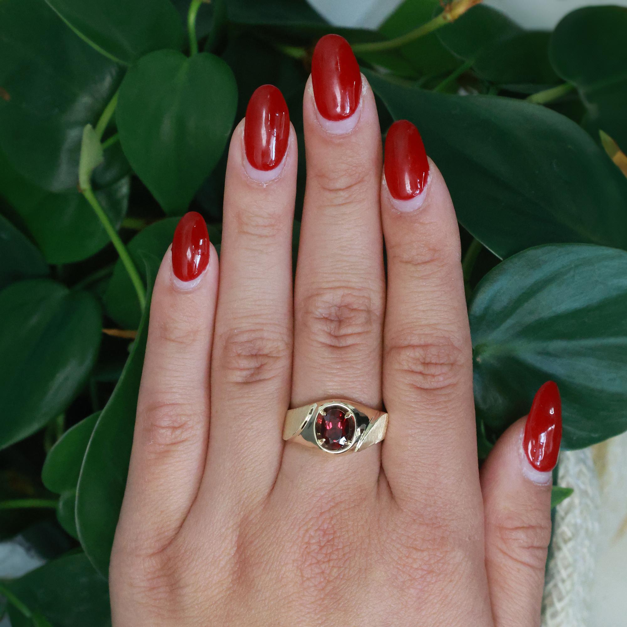 Oval Garnet Solitaire Cocktail Ring 10K Yellow Gold 1.30 CT Size 9.75 Estate