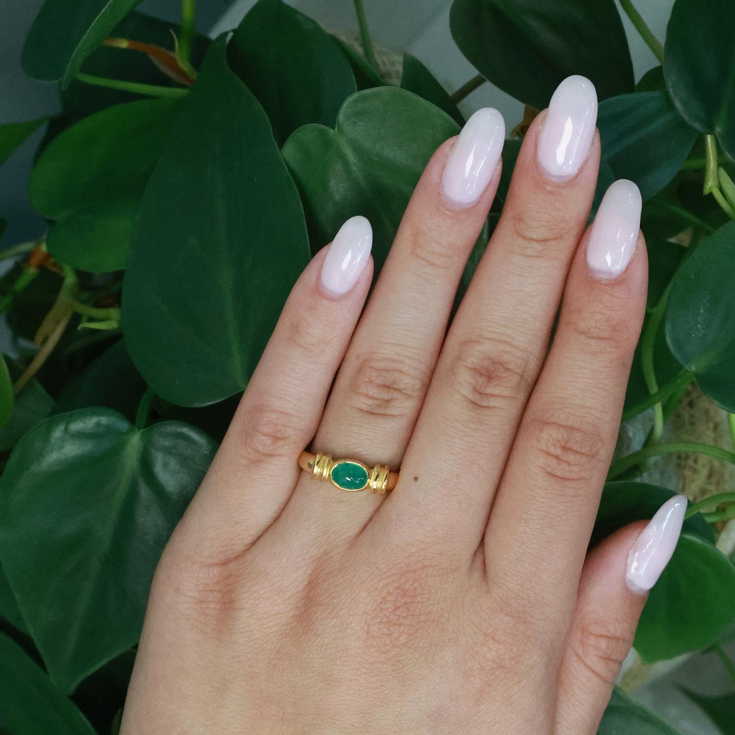 24K Yellow Gold Solitaire Cabochon Emerald Band Ring 0.60 CT Size 7.5 Estate