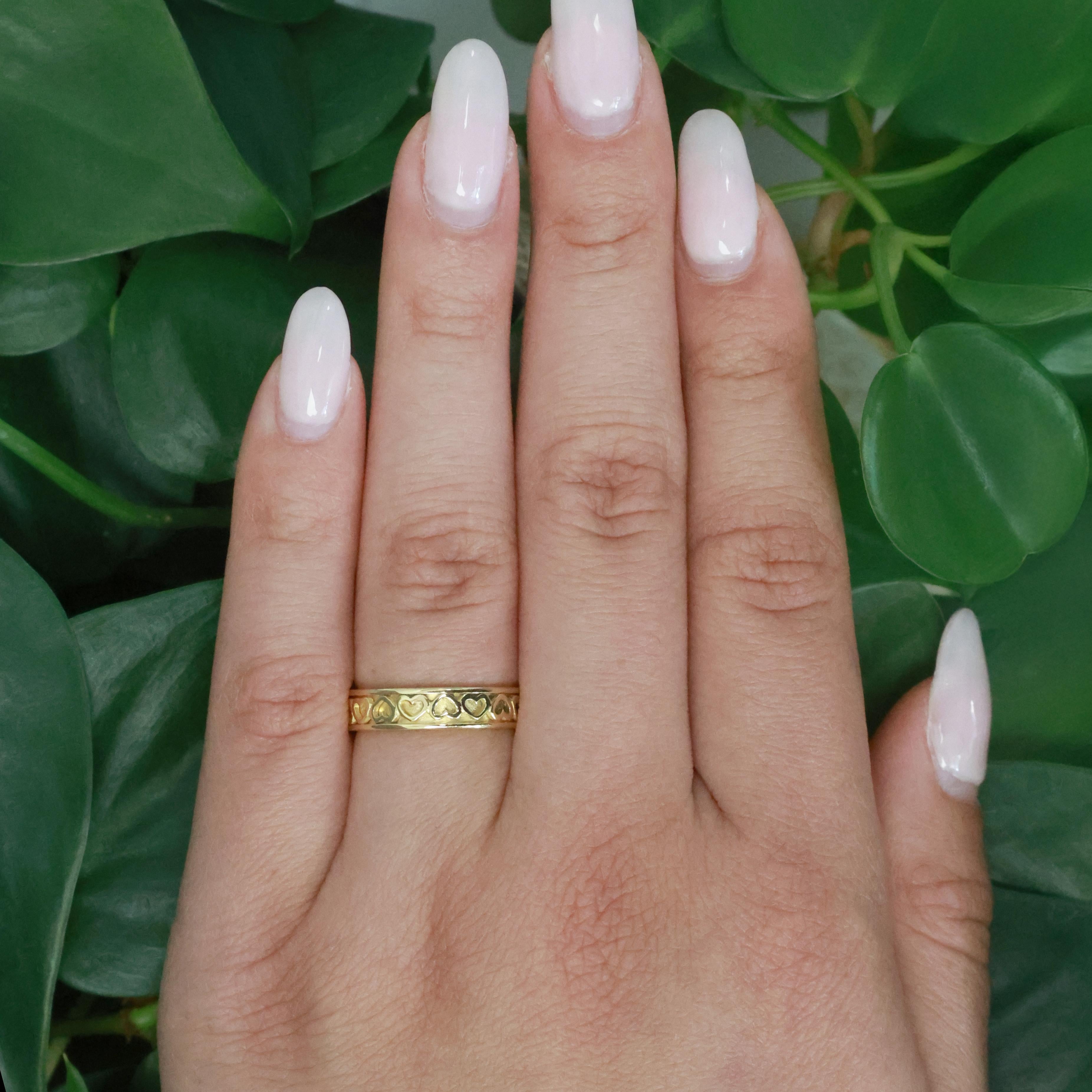 Tiffany and Co. Cutout Heart Band Ring 18K Yellow Gold Size 7 Estate