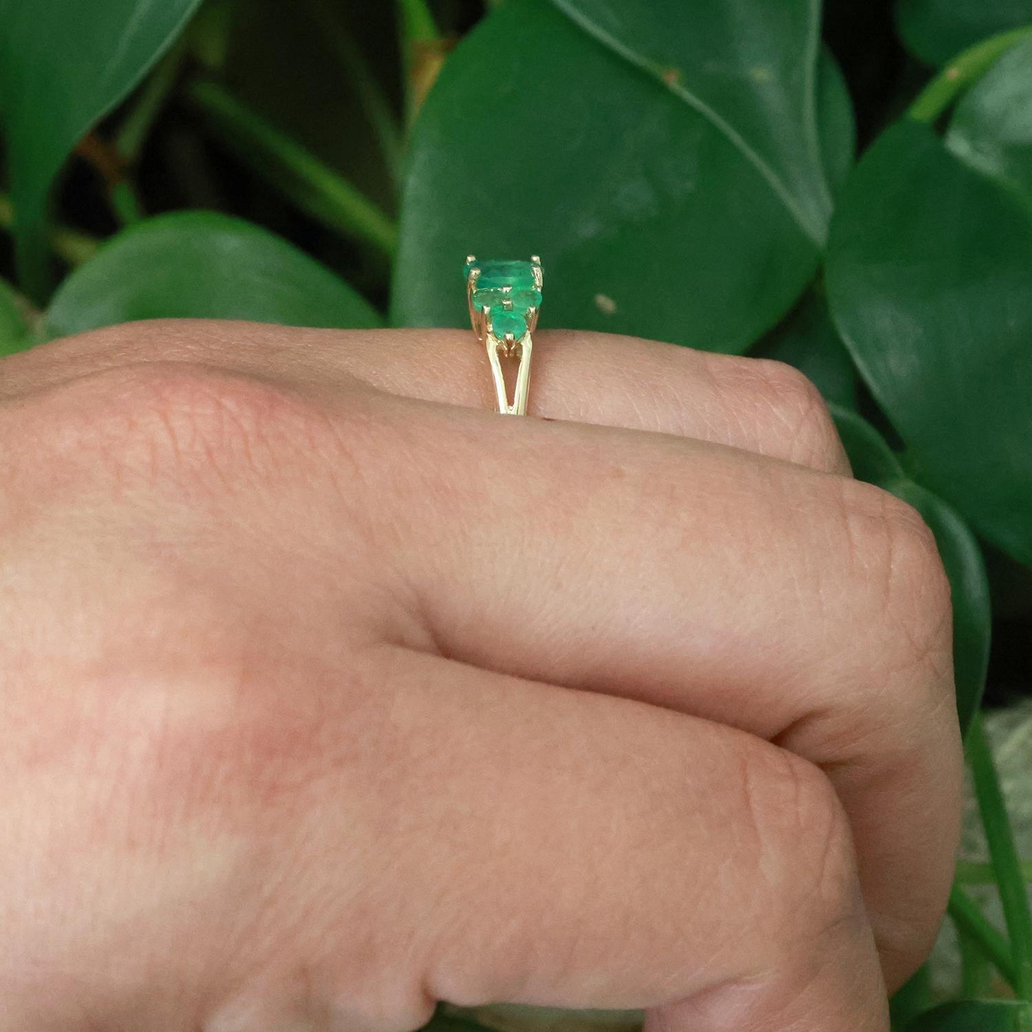 0.73 CTW Emerald Gemstone Cocktail Ring 14K Yellow Gold Size 7 Ladies Estate
