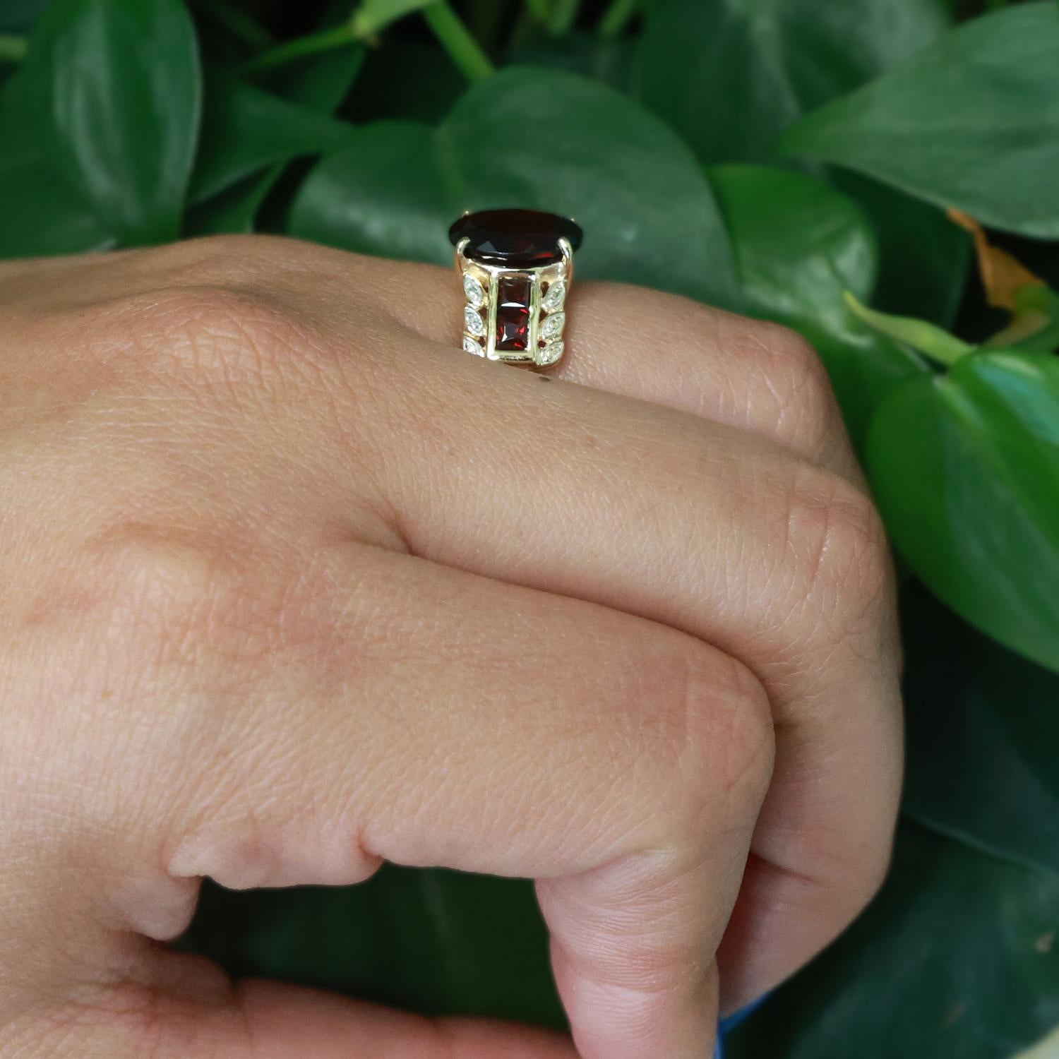 Oval Garnet Diamond Cocktail Ring 10K Gold 4.52 CTW Size 7.25 Ladies Estate