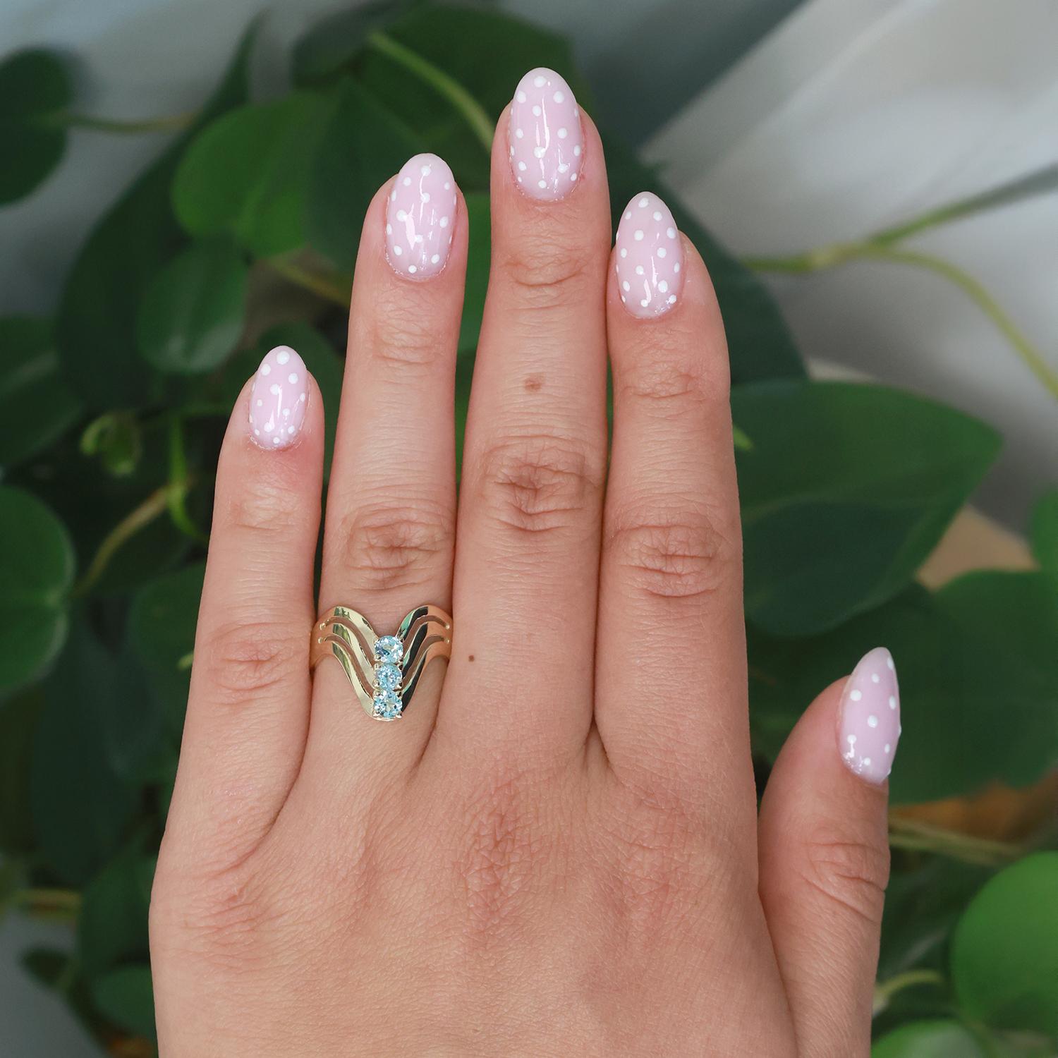 Blue Topaz Cocktail V Ring 14K Yellow Gold 0.75 CTW Size 7.5 Estate