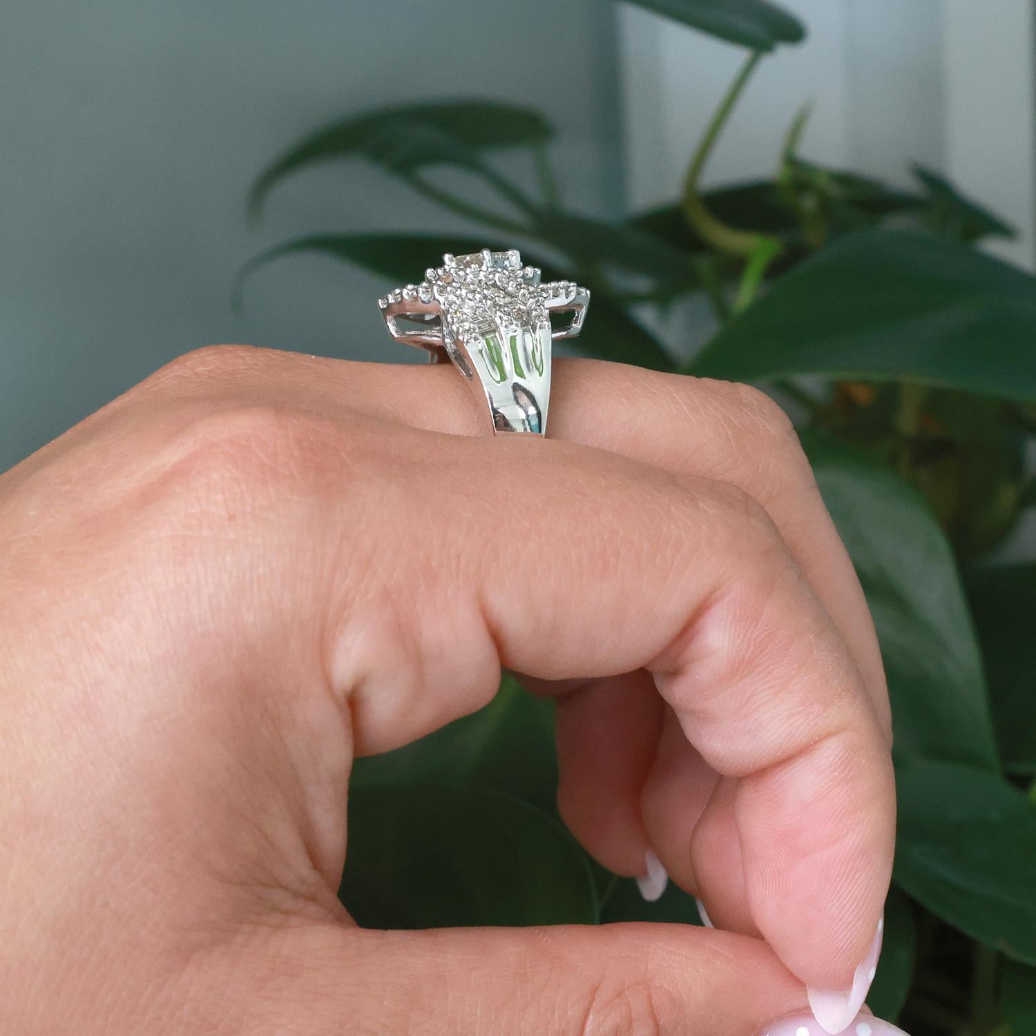 2.10 TW Cluster Diamond Statement Ring 14K White Gold Size 10.25 Ladies Estate