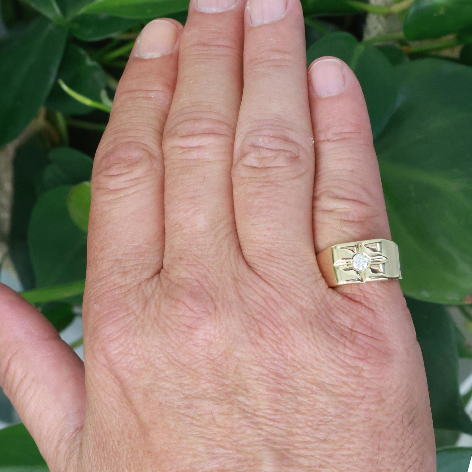 Mens Solitaire Diamond Signet Ring 14K Yellow Gold 0.20 CT Size 9.25 Estate