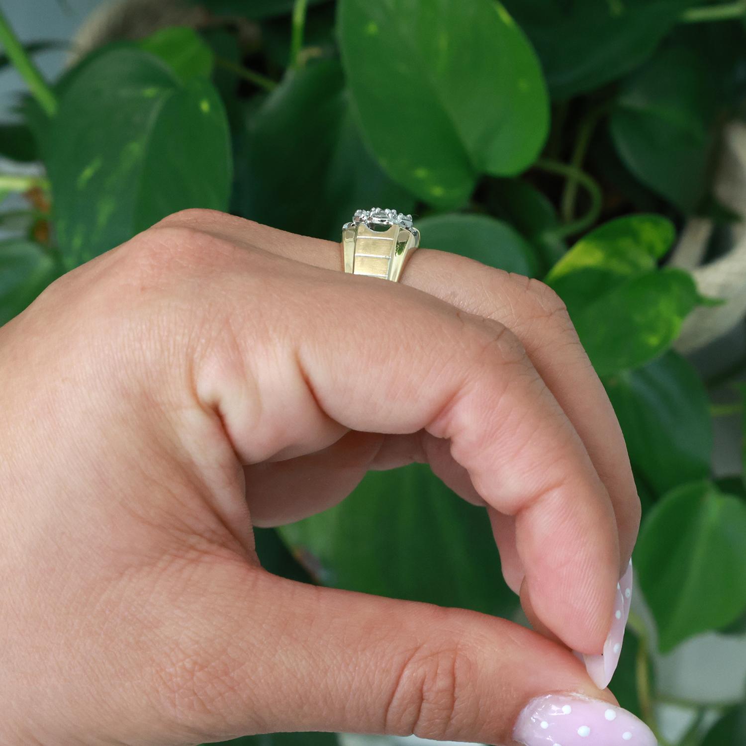 Cluster Diamond Floral Cocktail Ring 14K Gold 0.70 TW Size 10 Unisex Estate