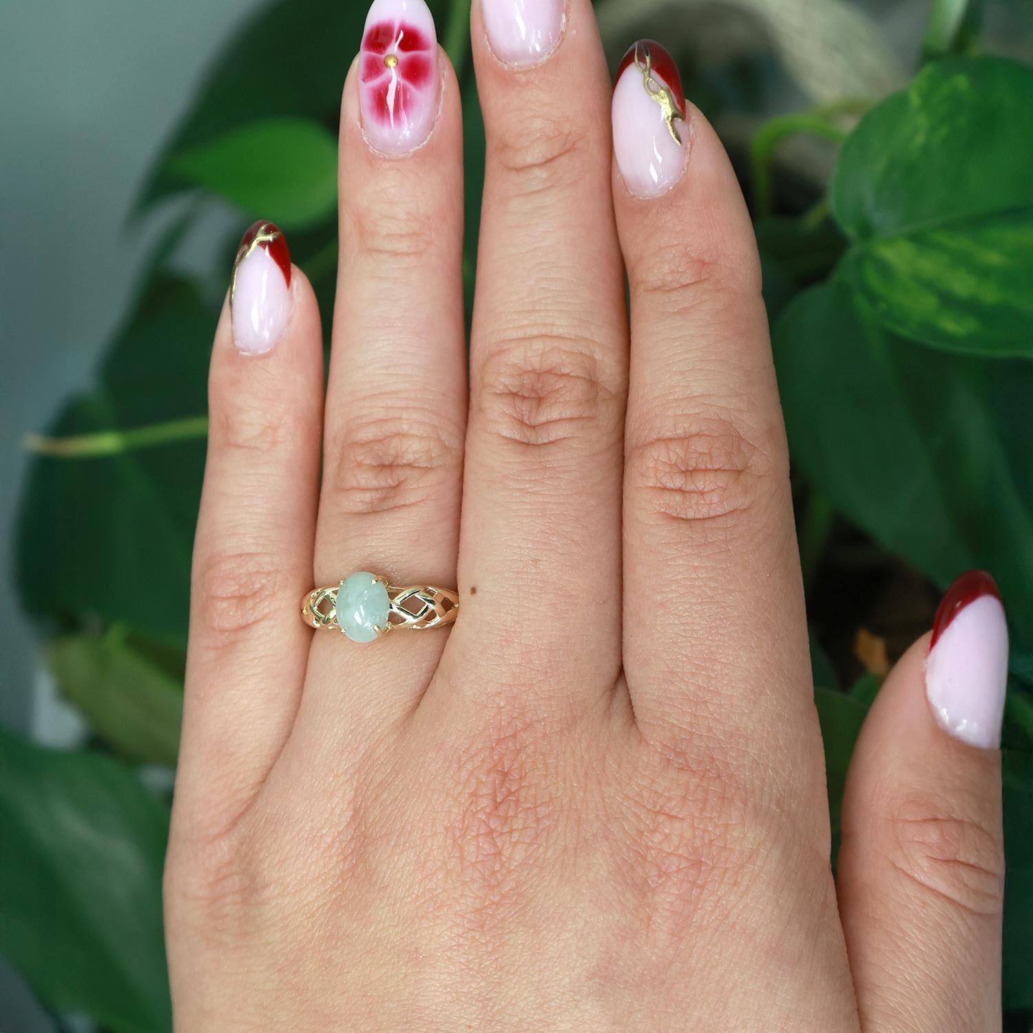 Oval White Jade Gemstone Solitaire Ring 14K Yellow Gold Filigree SIze 6 Ladies