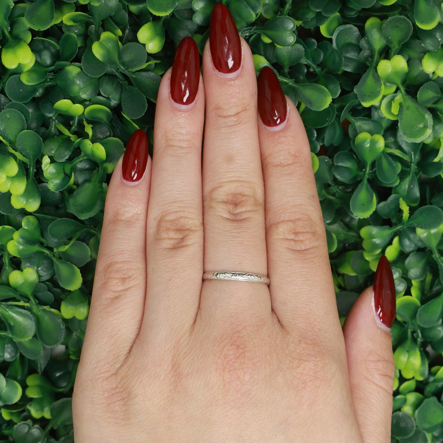 18K White Gold Wedding Anniversary Band Ring Etched Design Size 8.75 Estate