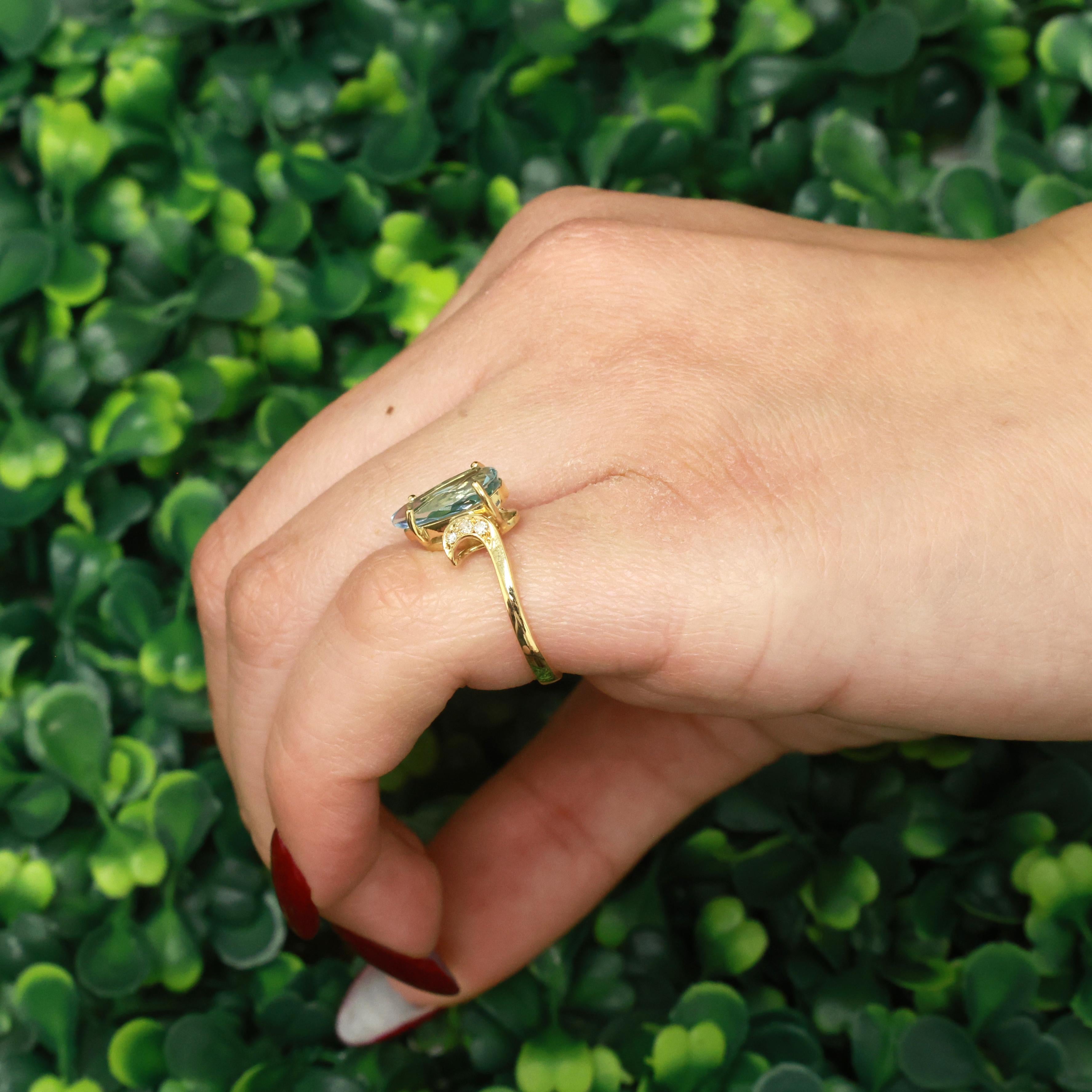 Pear Cut Aquamarine Solitaire Ring Diamond Accents 18K Yellow Gold Size 5.25