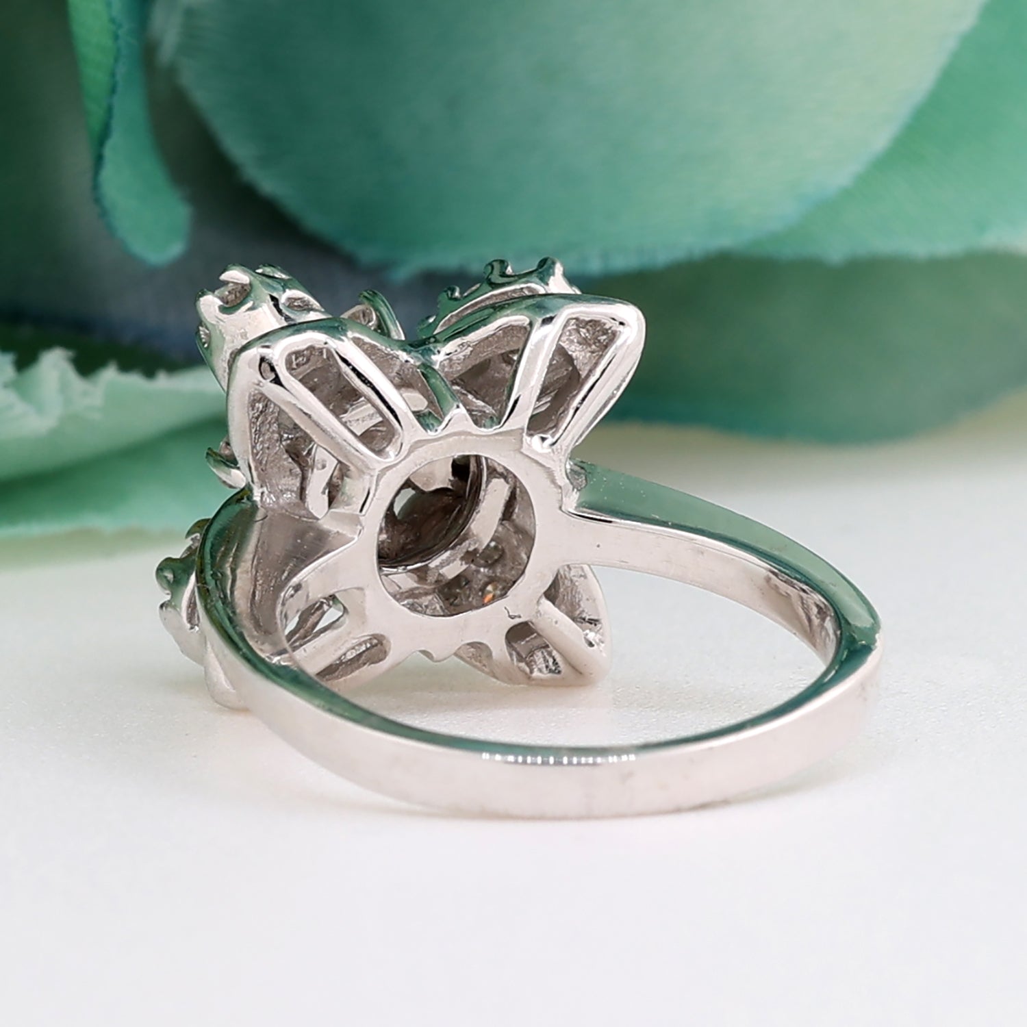 Diamond Flower Ring 14K White Gold 0.50 TW Round Diamonds Size 4.5 Ladies Estate