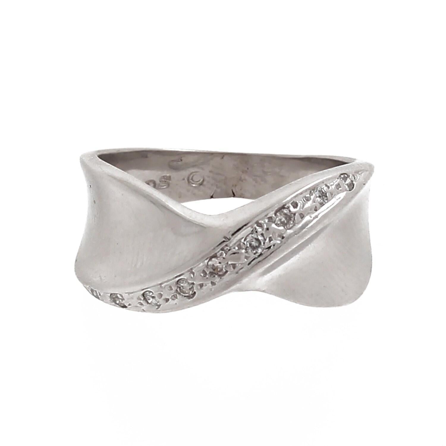 Diamond Swirl Ring Band 14K White Gold 0.15 CTW Round Diamonds Size 6.75 Estate