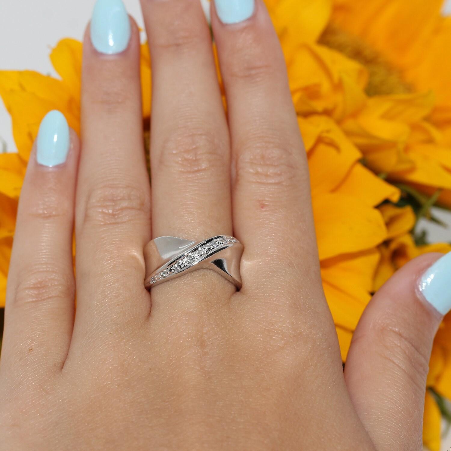Diamond Swirl Ring Band 14K White Gold 0.15 CTW Round Diamonds Size 6.75 Estate