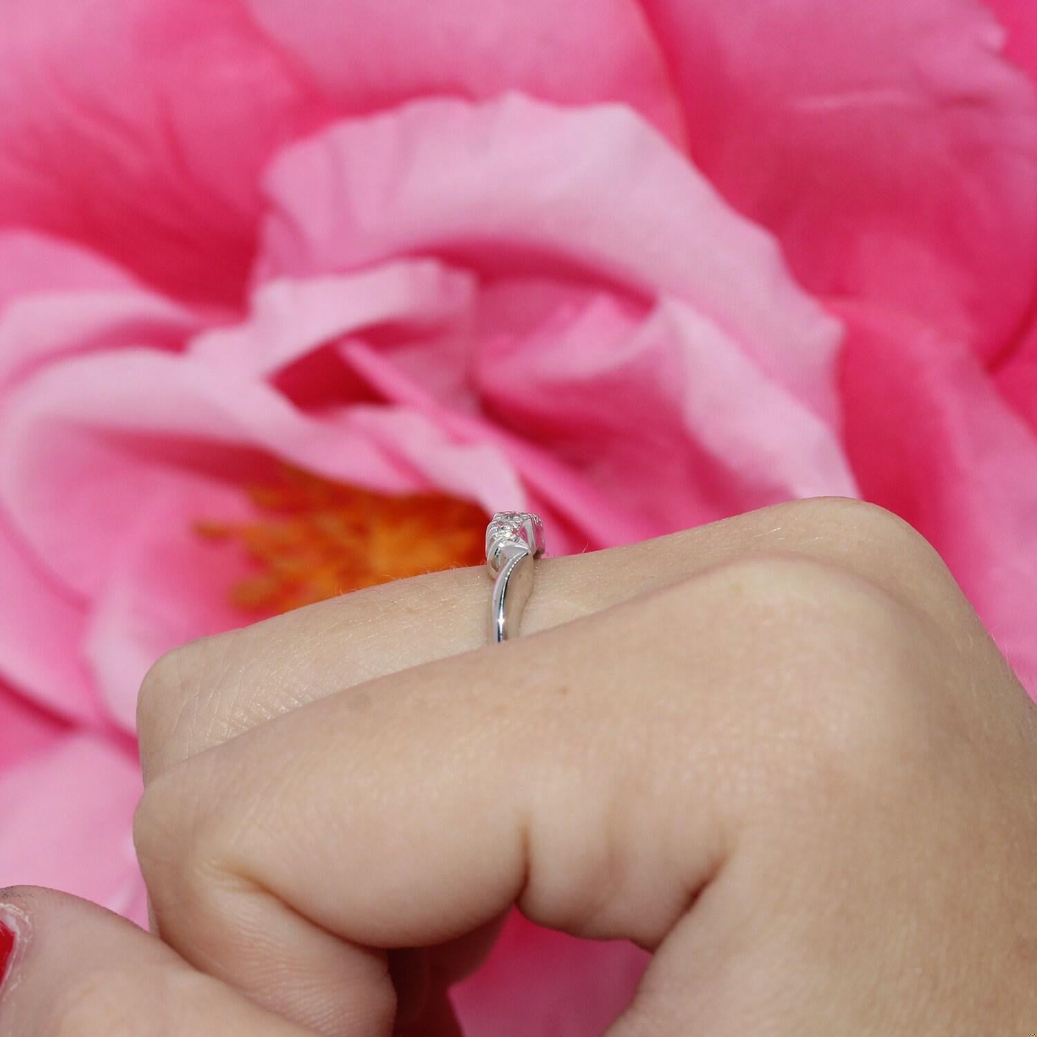 Estate Diamond Swirl Band Ring 14K White Gold 0.15 CTW Graduating Dia Size 6.25