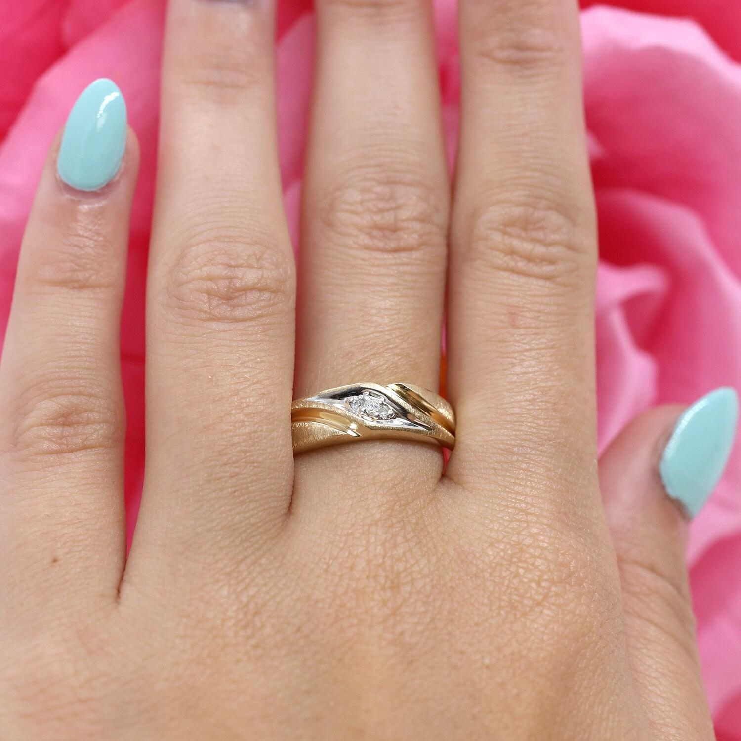 Men's Diamond Swirl Band Ring 10K Gold 0.05 TW Size 12.5 Unisex