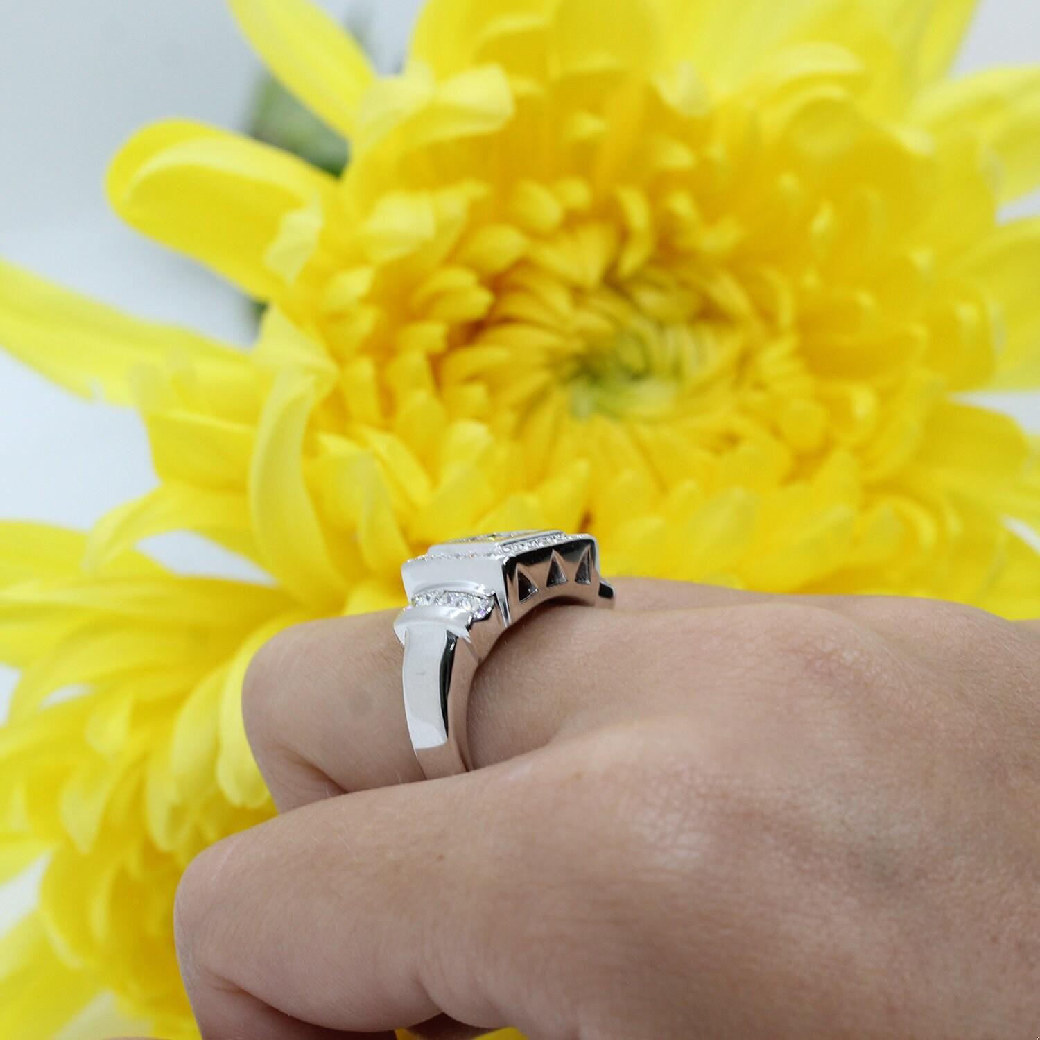 Princess Round Halo Diamond Square Ring 18K White Gold 1.10 TW Size 6.25 Ladies