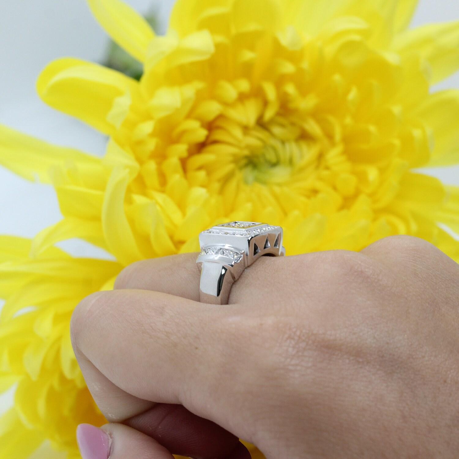 Princess Round Halo Diamond Square Ring 18K White Gold 1.10 TW Size 6.25 Ladies