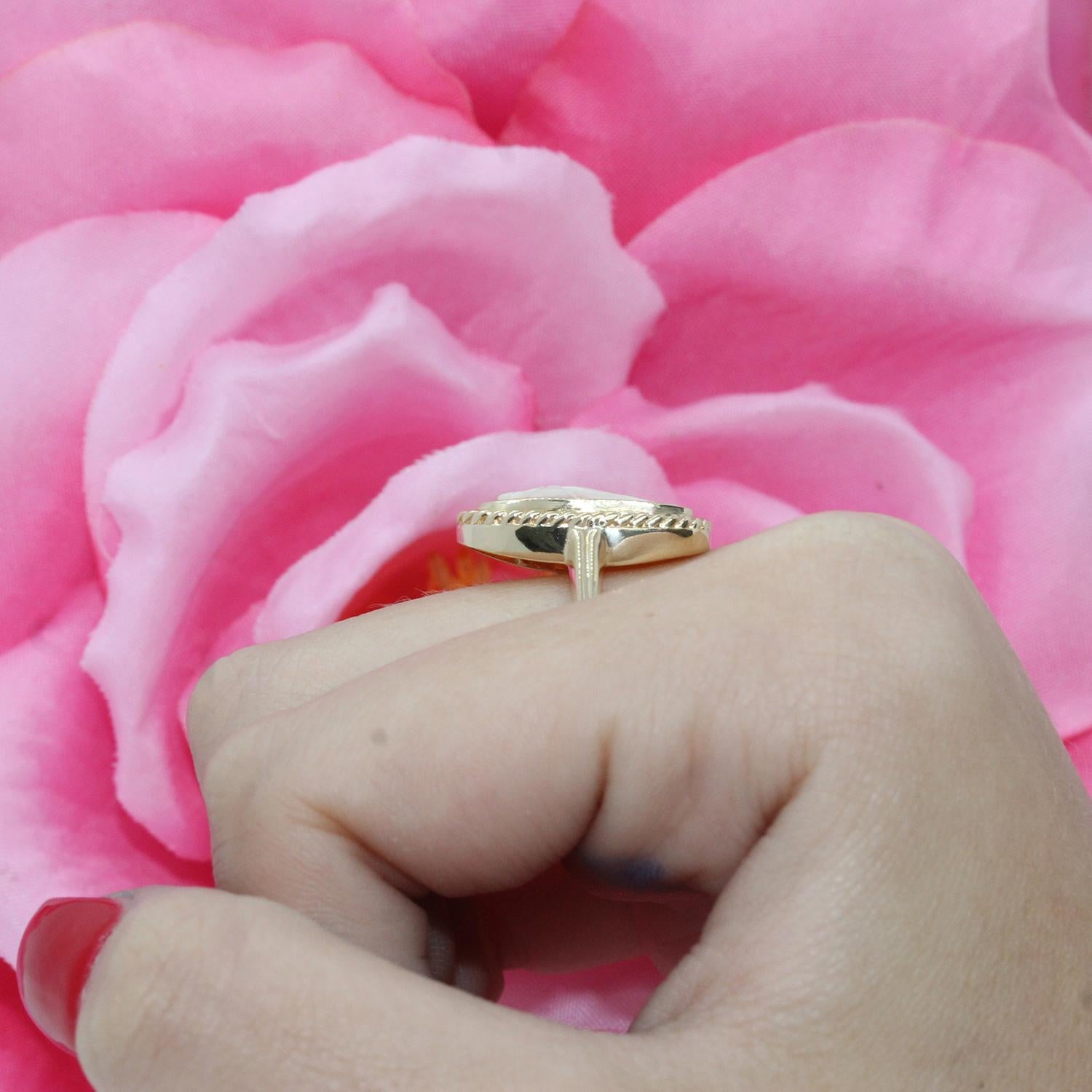 Ladies Vintage Cameo Ring 14K Yellow Gold Oval Cameo Bezel Set Size 6.75 Estate