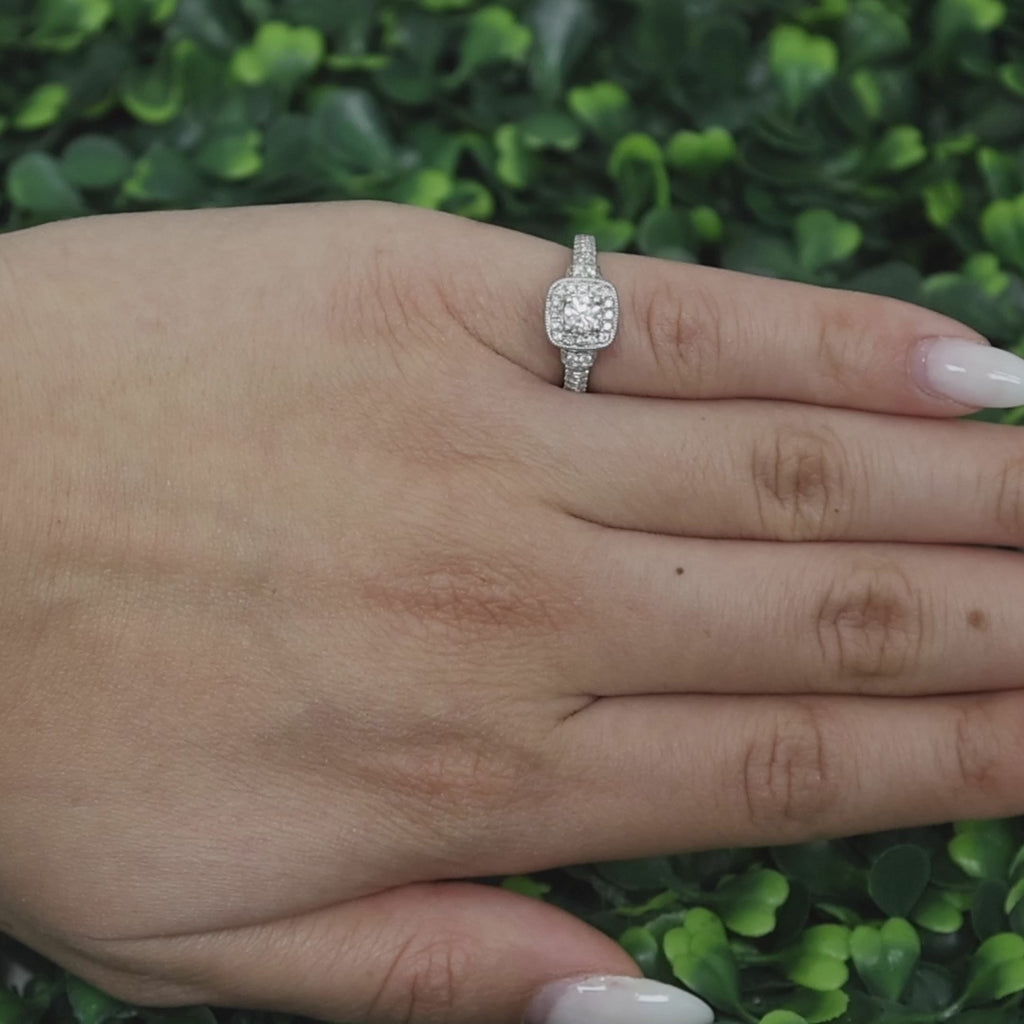 Vera Wang 0.90 TW Solitaire Halo Diamond Engagement Ring 14K White Gold SZ 4.25