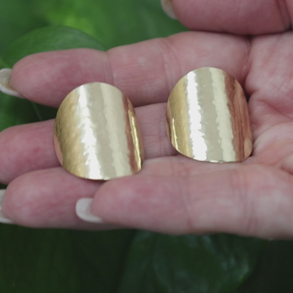 Vintage 14K Yellow Gold Hammered Textured Oval Disc Statement Stud Earrings