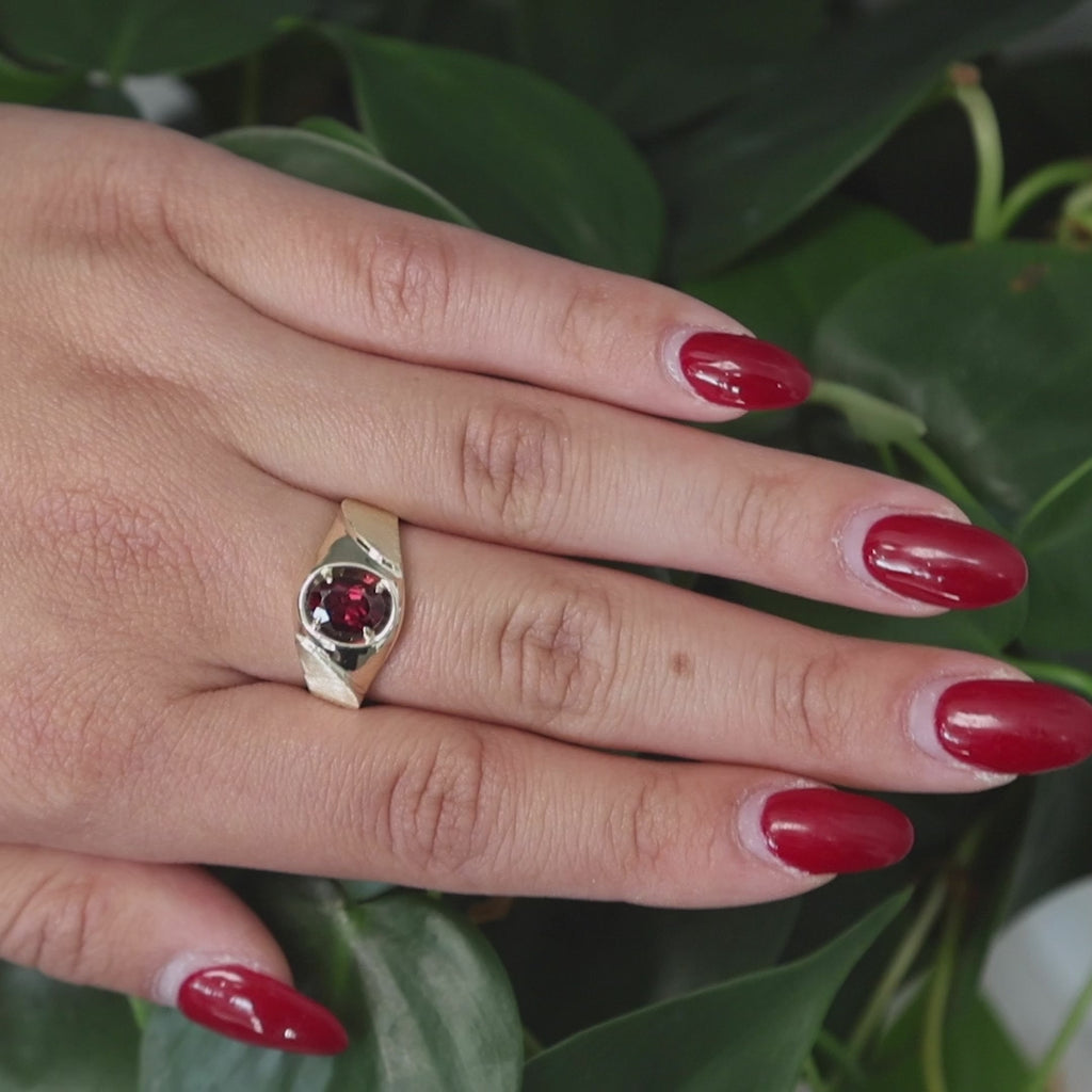 Oval Garnet Solitaire Cocktail Ring 10K Yellow Gold 1.30 CT Size 9.75 Estate