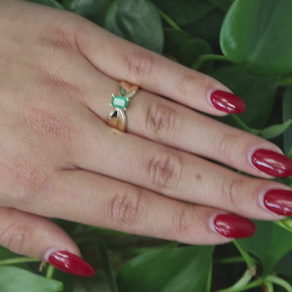 Solitaire Emerald Bow Ring 14K Yellow Gold 0.58 CT Size 7 Ladies Estate