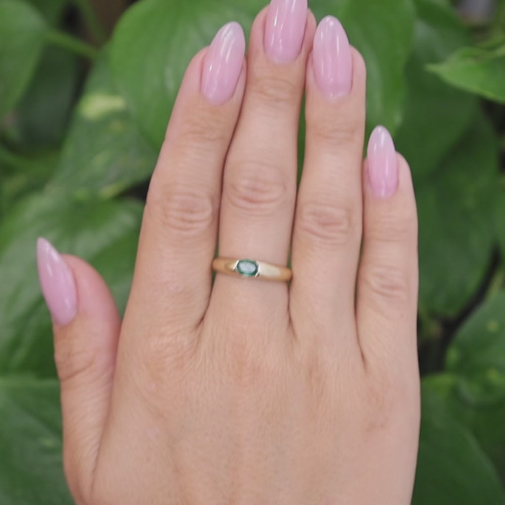 14K Yellow Gold 0.35CT Natural Emerald Oval Flush Set Dome Band Ring Size 7.5