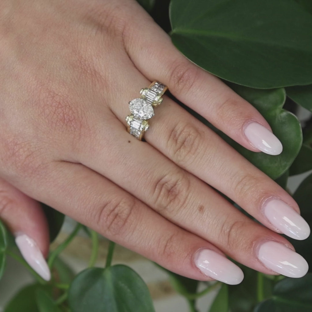 Solitaire Oval Cut Diamond Accent Engagement Ring 18K Gold 2.75 TW Size 8 Ladies