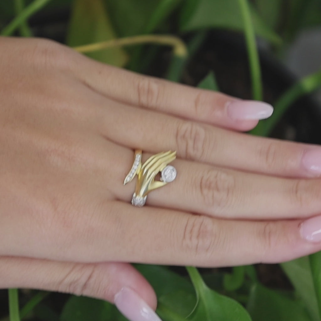 18K Two Tone Gold 0.25 CTW Natural Diamond Bypass Hand Statement Ring Size 5.25