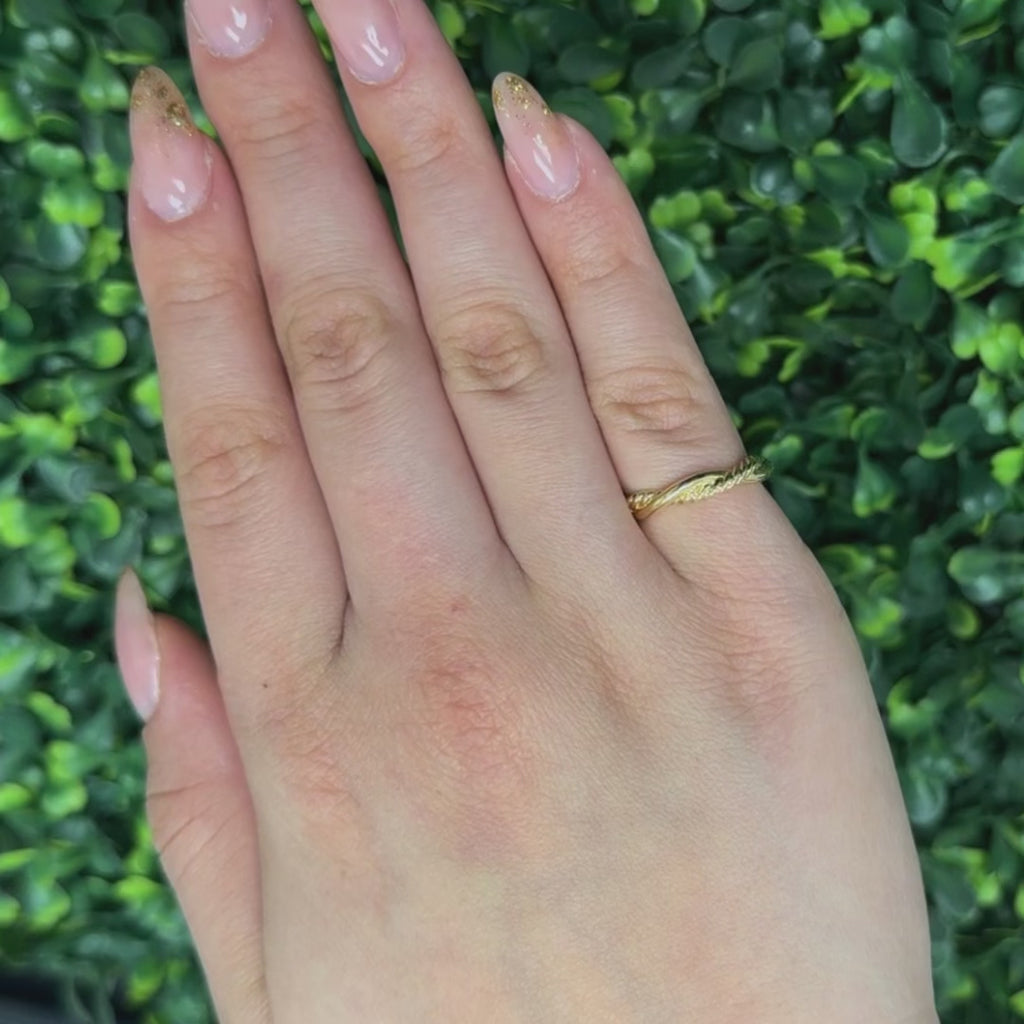 David Yurman 18K Yellow Gold Petite Twisted Infinity Band Ring 0.08 TW Size 4.5