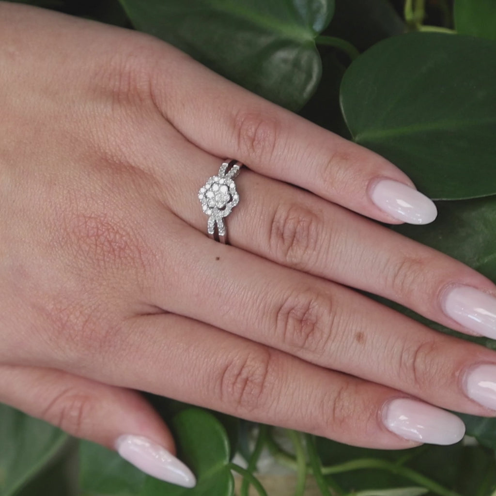 Cluster Halo Diamond Flower Ring 10K White Gold 0.75 TW Size 7 Ladies Estate